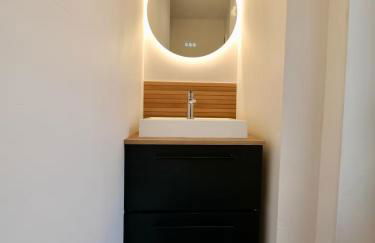 D-Day Suites - Photo 31