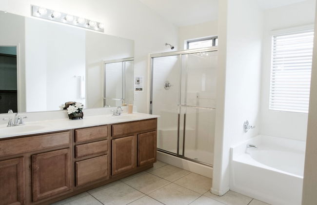 Near Great Shopping & Dining! Pool Table & Games! - Foto 17