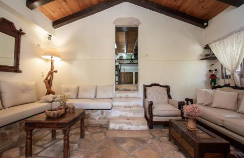 Gioia Traditional House - Photo 39