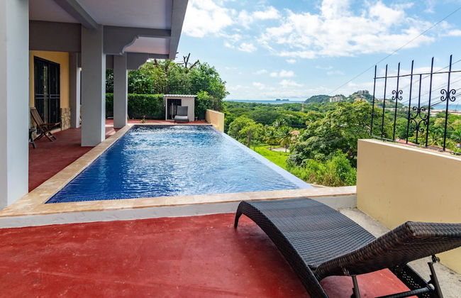 2-Bedroom Ocean-View Condo with Pool - Foto 15