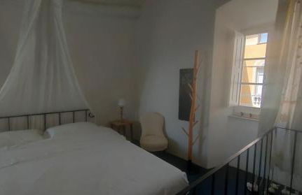 Luxury Apartment - Photo 24