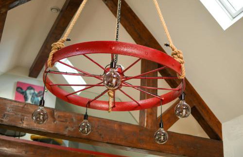 Wee Henry's Barn - Photo 4