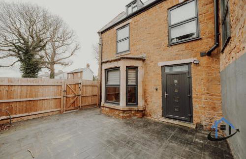 Manor House Apartments - Photo 3