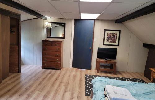 East Granby with AC and WiFi 3 minute to Bradley - Foto 20