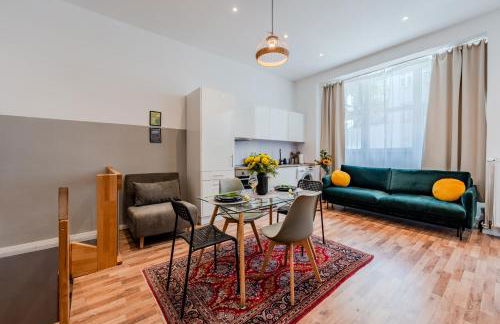 Spacious, central 3 room flat with gym & play area - Foto 1