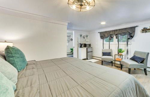 Updated Cabin with 2 Suites, Fire Pit and Forest Views - Foto 15