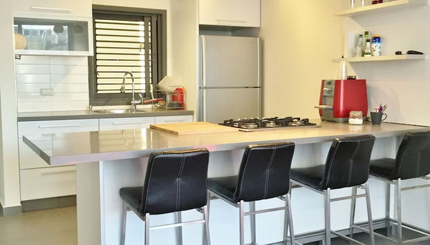 Hilton Beach Stunning Designer 2BR APT - Foto 3, Servicio de comidas en la habitación