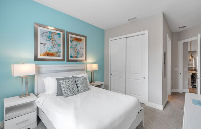 Elegant Townhome Near Disney â Private Suites! 4 Bedroom Townhouse by RedAwning - Photo 4