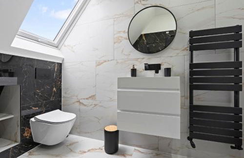 Beautiful Home, Free Parking For Large Groups Sleeps 10 Book Now! - Foto 5