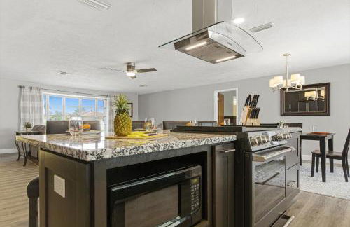 Charm and Old Florida Vibe , Heated Pool & Spa - Villa Parisian Paradise - Roelens - Photo 15