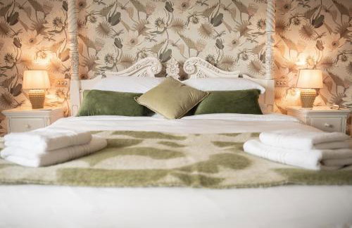 5 Bed Luxury Townhouse with Hot Tub, Rooftop Terrace, Perfect for Groups, Near Cruise Terminal - Foto 5