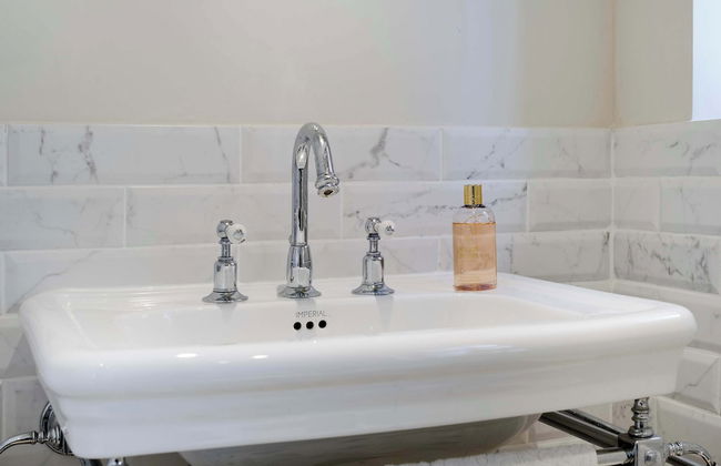 Central London 4BR Queens Park Family Home With Garden - Foto 21