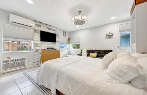 Waterfront Corner Suite Heated Pool Near Beach - Foto 13