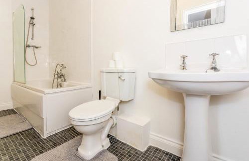 Two Bed Apartment RYTON With Free Parking - Foto 21