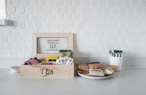 Clifftop Coastal Retreat - Accessible Pet Friendly Sea View - Sleeps 8 - Perfect for Contractors and Long Stays - Foto 27