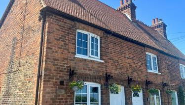 Pretty View Cottage, SEATON - Photo 5