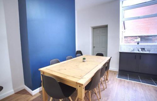 Sleeps 18 Lovely Mcr Home by City SuperHost - Foto 4