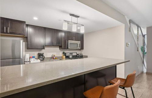 NEW 3BR Stylish Downtown Apartment - Foto 15