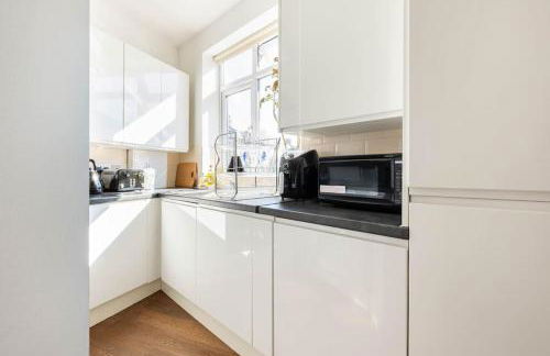 Group Friendly 2 Bed 2 Bath FREE PARKING for 2 Large Vans or up to 4 Cars Zone 2 Sleeps 10 Close to Central London and Zone 2 tube station - Photo 64