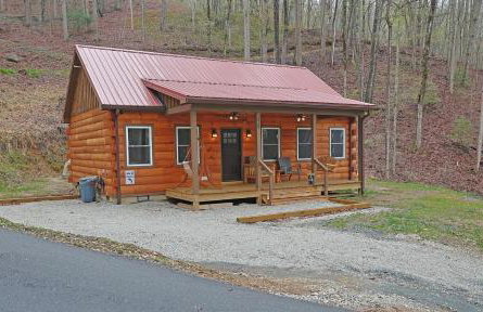 2BR Fishing Cabin w Fire Pit, Hot Tub, EV Charger - Foto 53