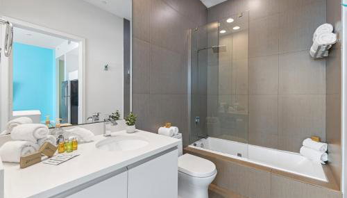 Dharma Home Suites Miami Beach at Monte Carlo - Foto 3, towels, Shower