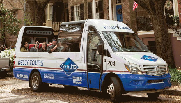 Recorriendo Savannah en autobús descapotable