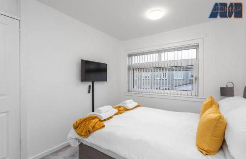 Modern 3 Bed Home in Bathgate with Garden - Photo 31