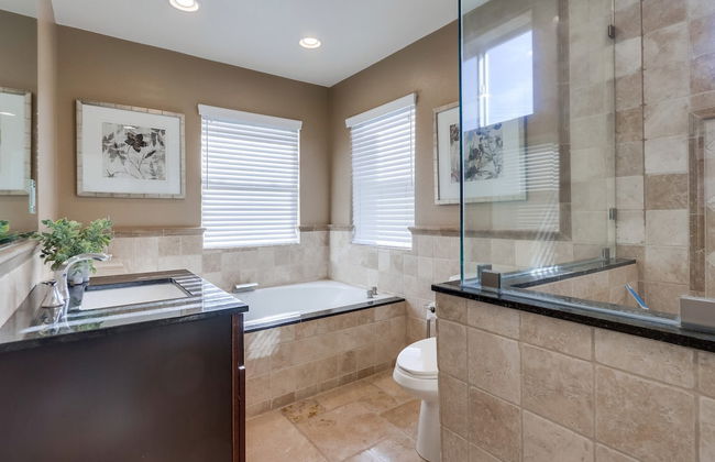 Beautiful Backyard Oasis 5 bedroom 3 Bathroom Home - Foto 28