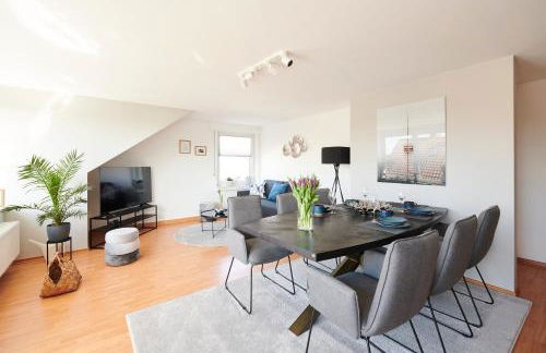 Lichtdurchflutende Wohnoase-Stilvoll-ruhig-kostenloser Parkplatz- 24-7 Self Check-in, bis zu 5 Personen, sehr geräumig - Foto 1