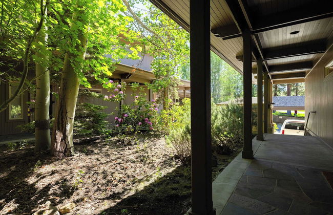 Perfect Basecamp for Mt. Bachelor With Hot Tub - Photo 26