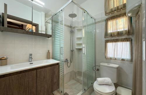 Emerald Seaside Apartment In Pefkohori - Photo 16