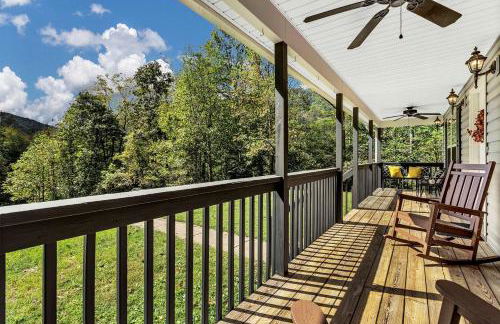 Spacious Mountain Retreat with Bonus Game Room Near Asheville, Barnardsville, NC - Foto 5