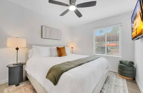 Luxe 2BR Condo Next to Pool Trails & Mountain - Foto 17