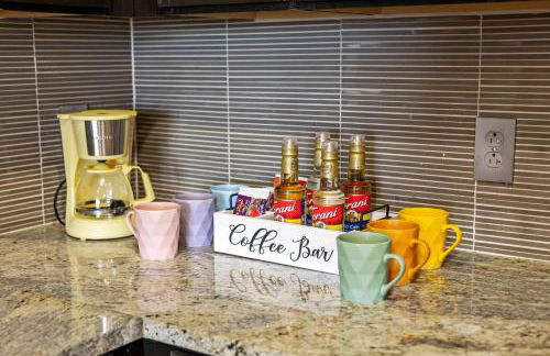 Beautiful Apt in Downtown W/ Pool | Parking - Foto 1