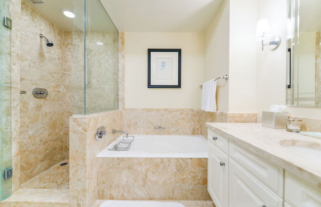 Luxury Condos at Four Seasons - Foto 24