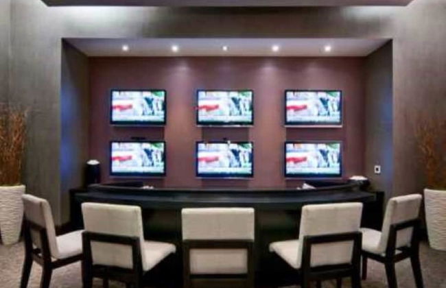 Bluebird Suites near Newport Center - Foto 39