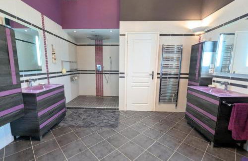 Luxurious Villa with Pool - Foto 37