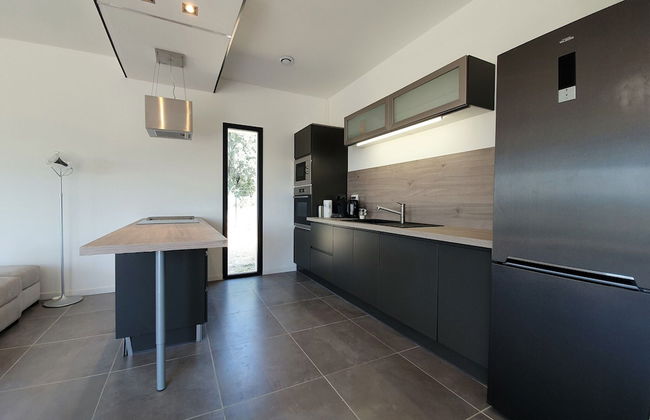 Villa With Pool & Views - Photo 8