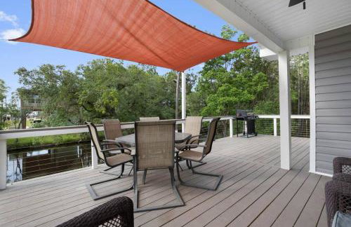 Waterfront Home Game Room Ping Pong Outdoor Bar Area - Foto 50