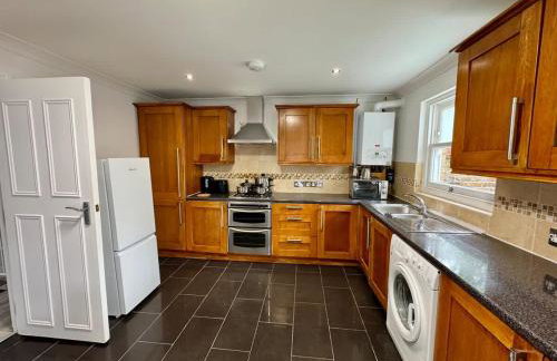 Spacious 3-Bed Home with Garden, Private Parking, Smart Tv's, Fast Wi-Fi - Foto 23