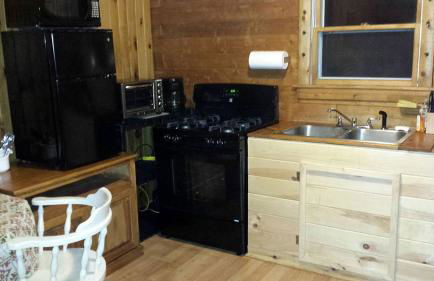 Charming Cabin Rental with Private Front Deck near Bangor, Maine - Foto 11