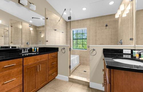 Vibrant 4BR Family Townhome 1 mile from Disney World and Disney Springs - Photo 5