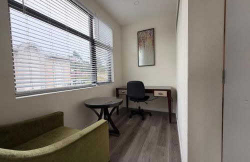 Comfy Studio with Cali King Size Mattress - Foto 13