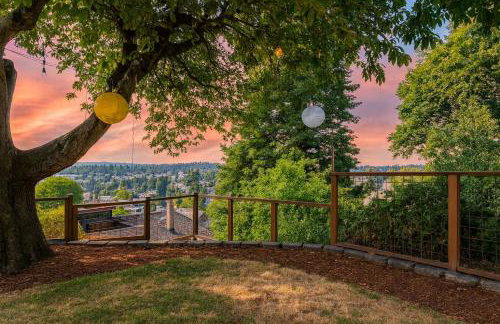 Fremont Bungalow with Backyard View Seattle - Photo 28