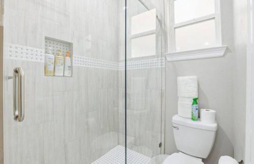 O26A Single Story 2BR Townhome King Beds Pet Friendly Houston - Foto 25