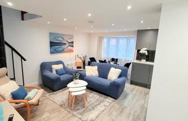 Bright Modern Apartment - Photo 8