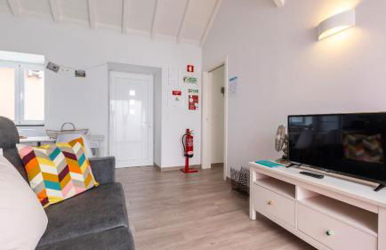 Cozy Retreat with Patio Near Sintra by LovelyStay - Foto 2