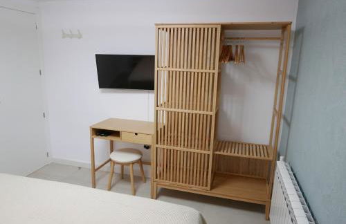 Natural park, terrace and pool - Photo 18