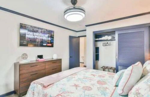 NEW! Lakefront|Lux|Games|HotTub|Dock|Friends+Fam! - Foto 29