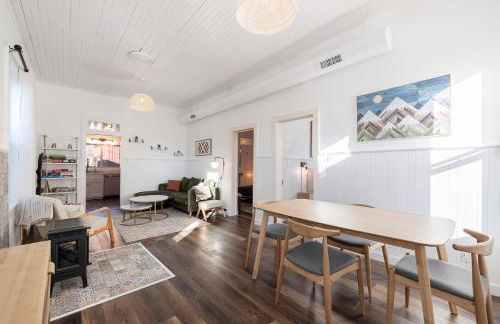 Historic Boho Brothel Lake Retreat Fast Wifi - Foto 8